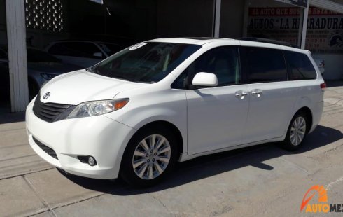 Toyota Sienna XLE 2011 