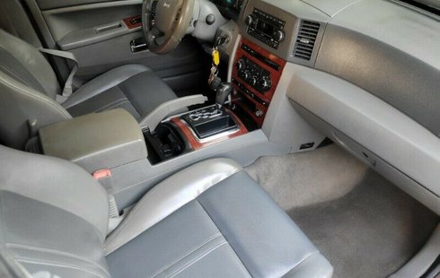 Carro Jeep Cherokee 2006 en buen estadode único propietario en excelente estado