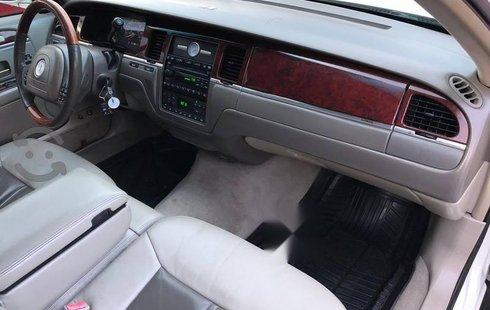 Pongo a la venta cuanto antes posible un Lincoln Town Car en excelente condicción a un precio increíblemente barato