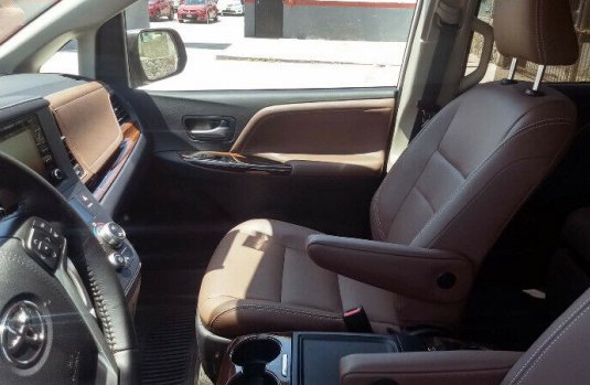 Toyota Sienna LTD 2019 (DEMO)