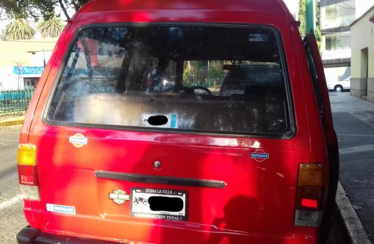 Nissan Ichi van Camioneta Roja 1987 (Placas de carro antiguo)