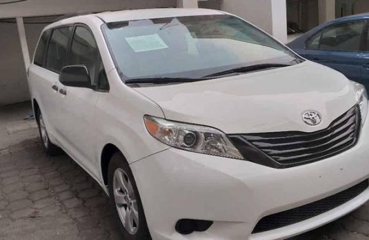 Toyota Sienna 2017 impecable
