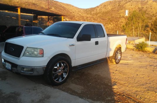 Camioneta For Lobo 2004, blanca